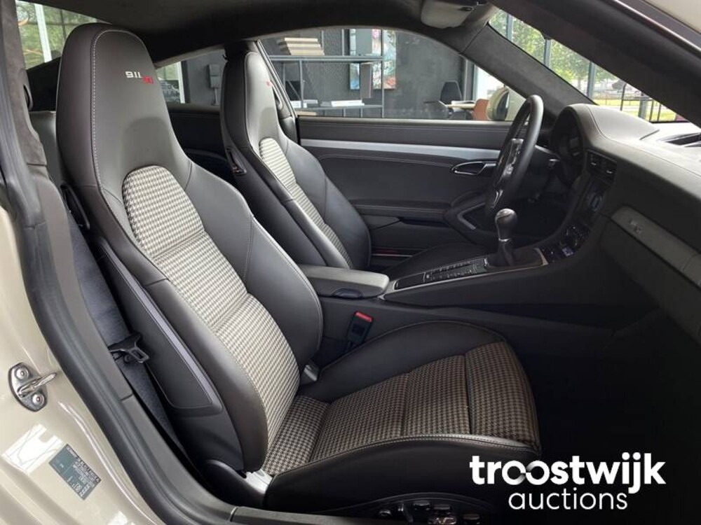 Porsche 911 Carrera S 991 3.8 50th Anniversary Edition Sport Chrono Manual 400hp 2014 -Orig. NL-, 8-TBN-68