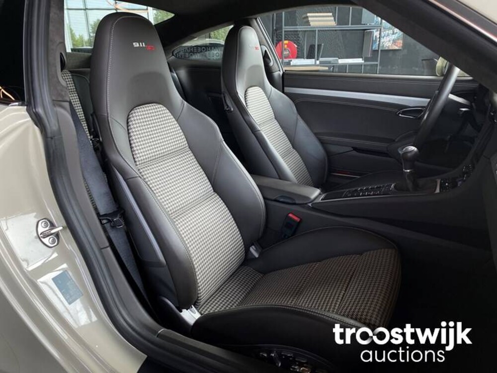 Porsche 911 Carrera S 991 3.8 50th Anniversary Edition Sport Chrono Manual 400hp 2014 -Orig. NL-, 8-TBN-68