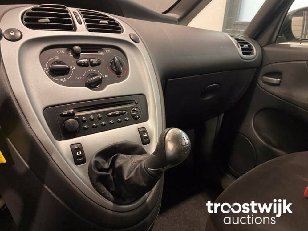 Citroen Xsara Picasso 1.6i-16V Image 109hp 2008, 53-JHA-4