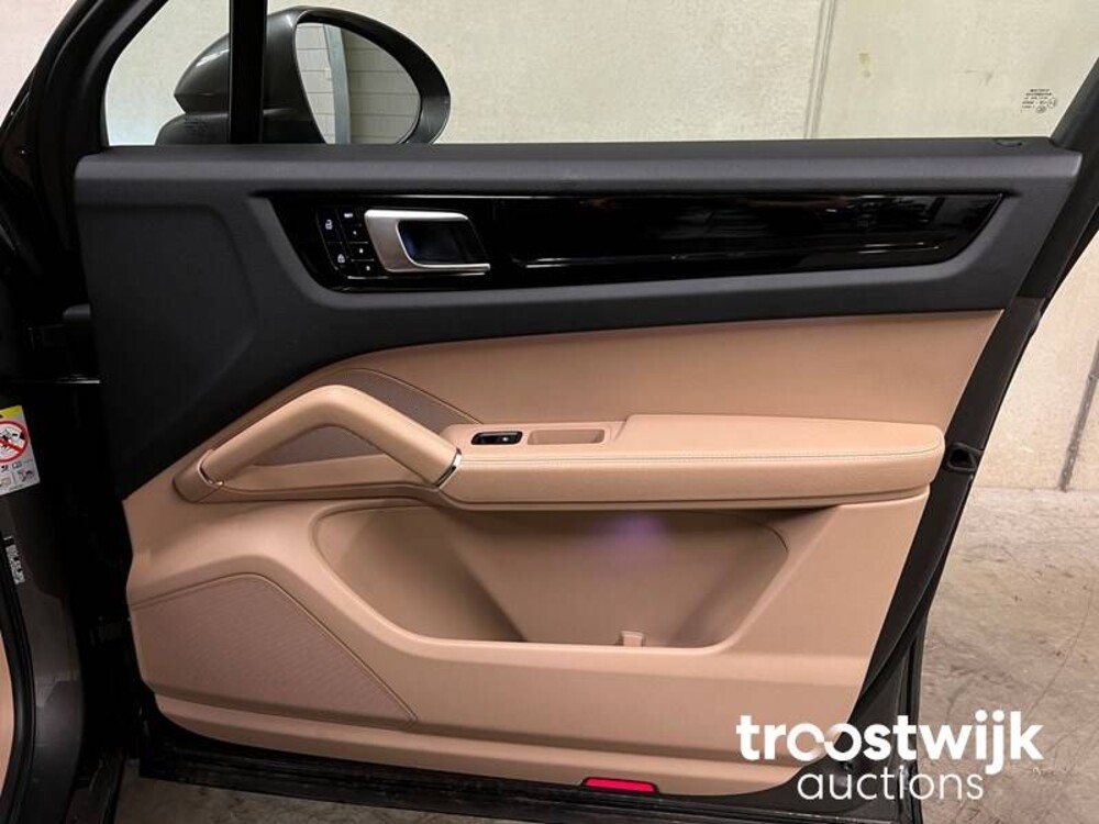 Porsche Cayenne E-Hybrid 3.0 V6 Sport-Chrono 465PS 2019, K-017-GX