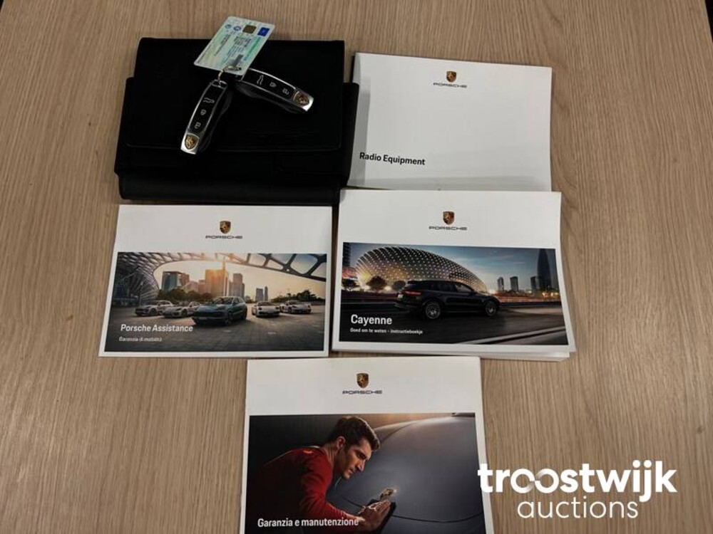 Porsche Cayenne E-Hybrid 3.0 V6 Sport-Chrono 465PS 2019, K-017-GX