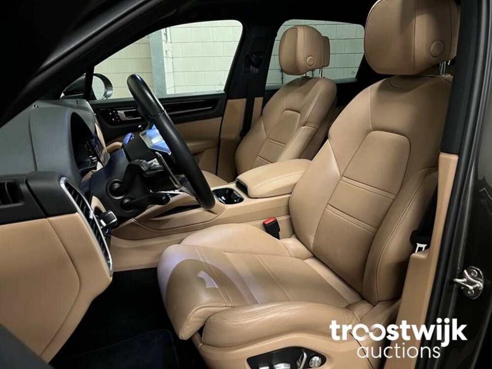 Porsche Cayenne E-Hybrid 3.0 V6 Sport-Chrono 465PS 2019, K-017-GX