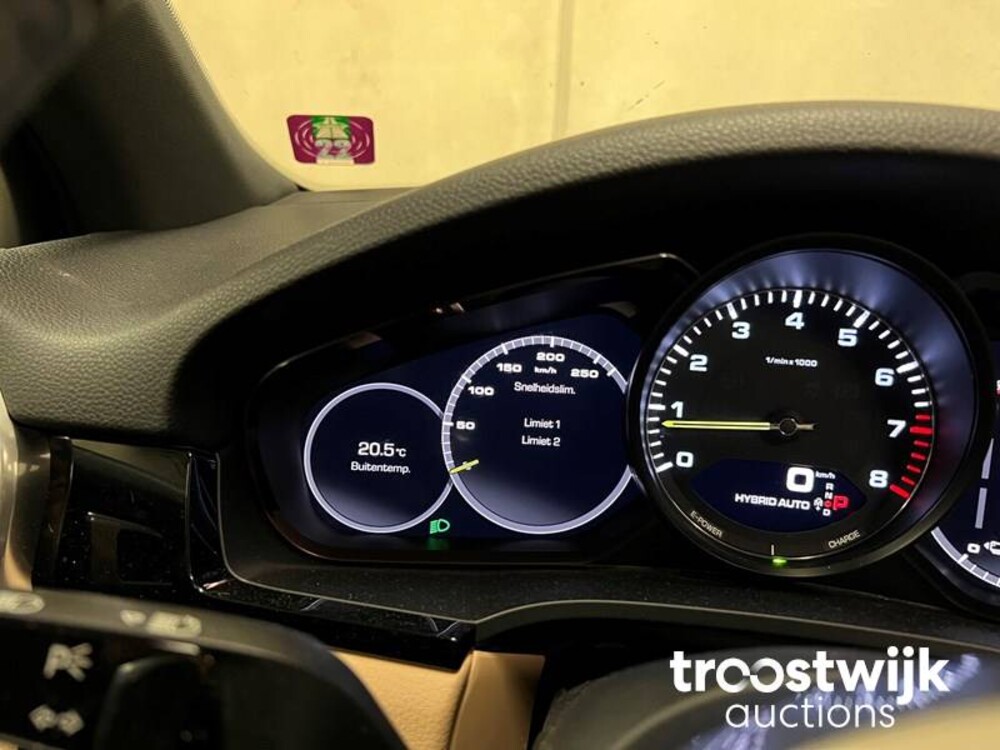 Porsche Cayenne E-Hybrid 3.0 V6 Sport-Chrono 465PS 2019, K-017-GX