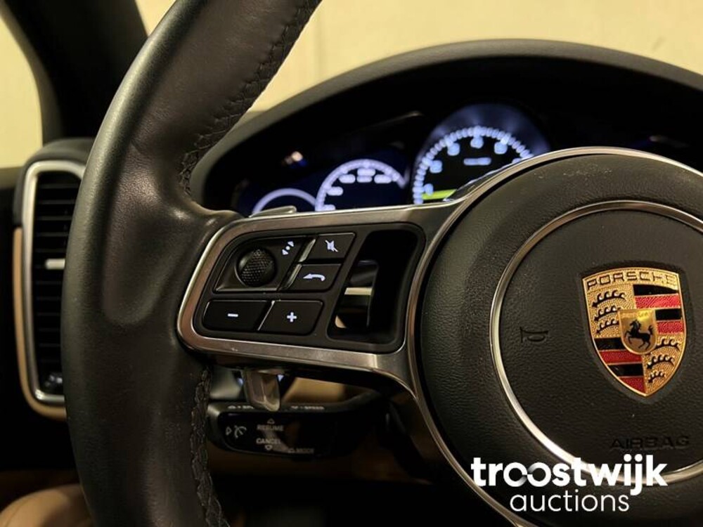 Porsche Cayenne E-Hybrid 3.0 V6 Sport-Chrono 465PS 2019, K-017-GX