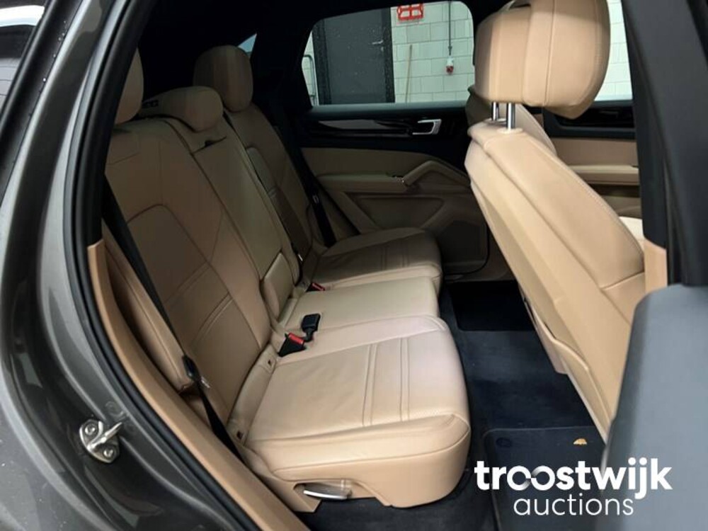 Porsche Cayenne E-Hybrid 3.0 V6 Sport-Chrono 465PS 2019, K-017-GX