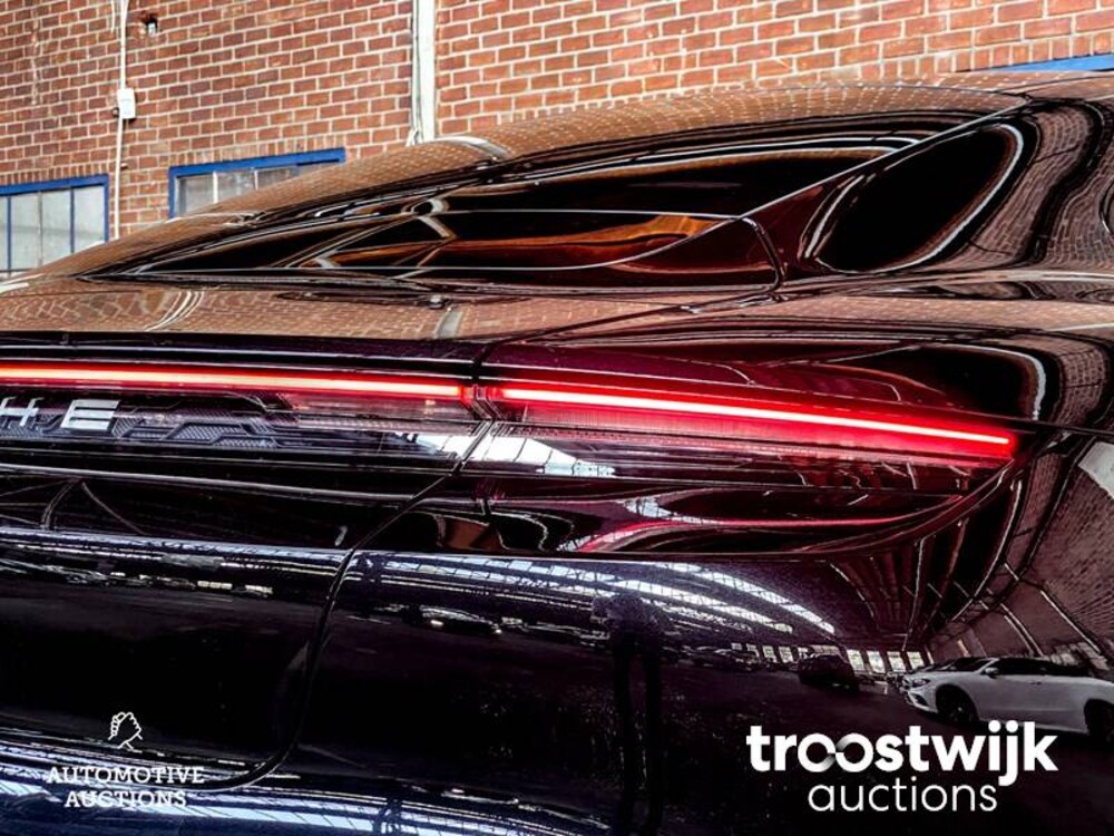 Porsche Taycan PERFORMANCE 84kWh Sport Chrono 381pk 2021 Fabrieksgarantie -Orig. NL-, L-982-RT