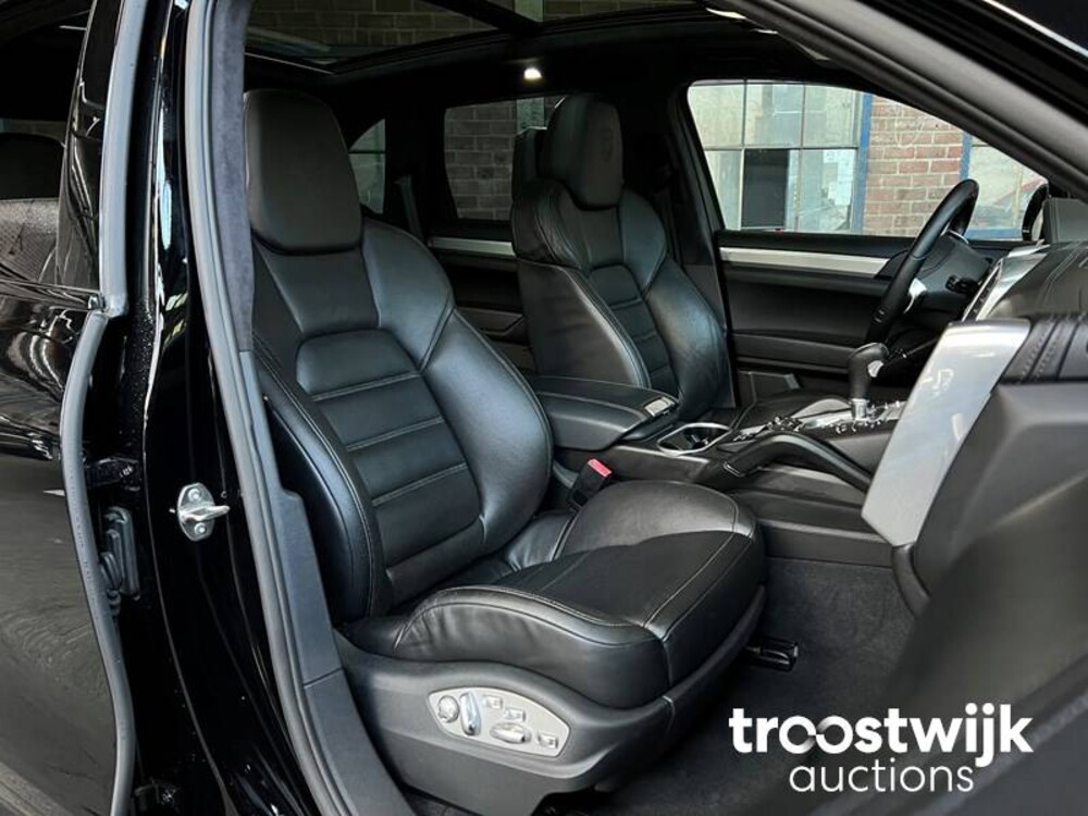 Porsche Cayenne Turbo 4.8 V8 500hp 2011