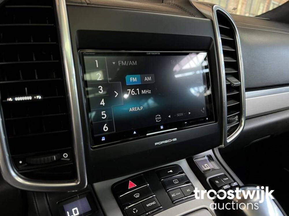 Porsche Cayenne Turbo 4.8 V8 500hp 2011