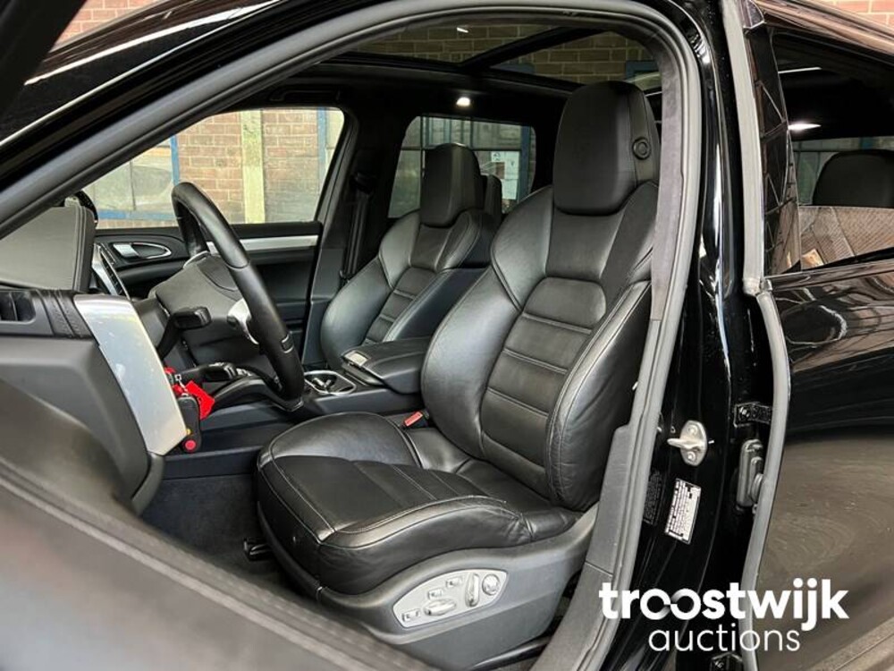 Porsche Cayenne Turbo 4.8 V8 500hp 2011