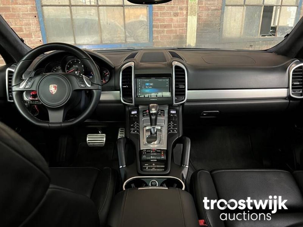 Porsche Cayenne Turbo 4.8 V8 500hp 2011