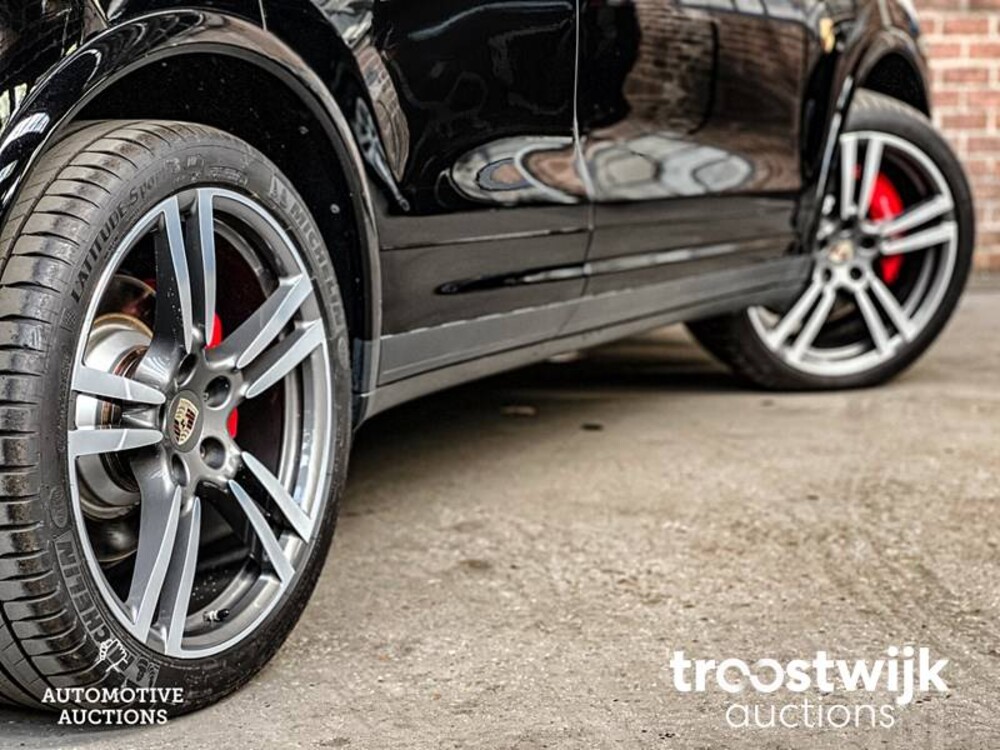 Porsche Cayenne Turbo 4.8 V8 500hp 2011