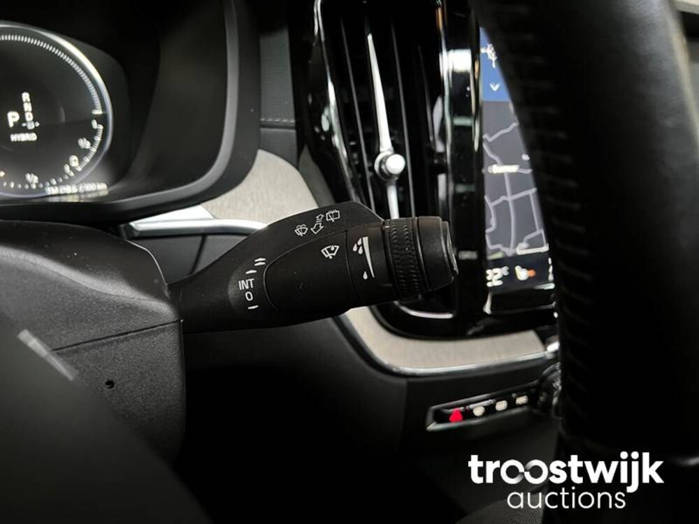 Volvo XC60 2.0 T8 TE AWD Mom. RECHARGE 303hp 2020, R-973-BX