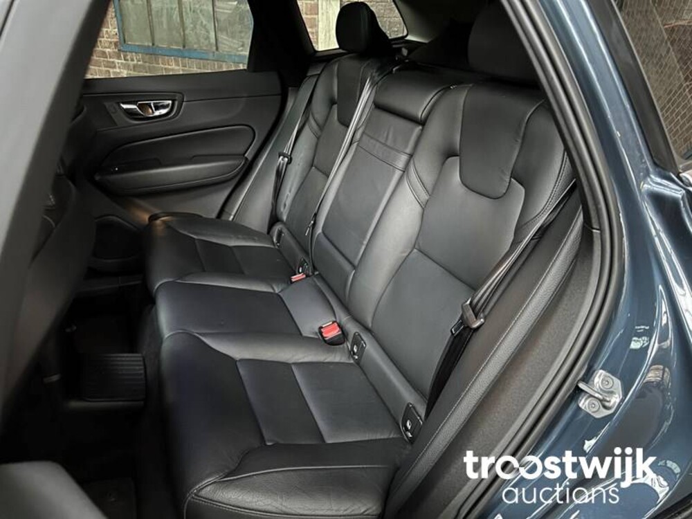 Volvo XC60 2.0 T8 TE AWD Mom. RECHARGE 303hp 2020, R-973-BX