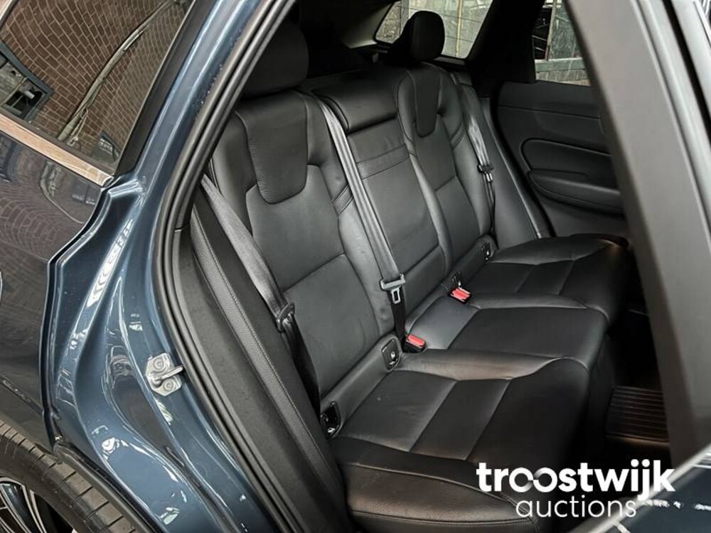 Volvo XC60 2.0 T8 TE AWD Mom. RECHARGE 303hp 2020, R-973-BX