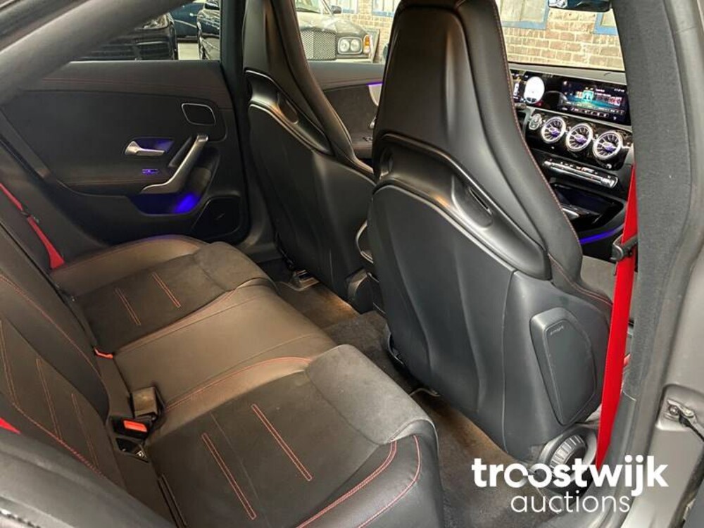 Mercedes-Benz CLA35 AMG 4Matic Premium Plus 306hp 2019, J-752-SH