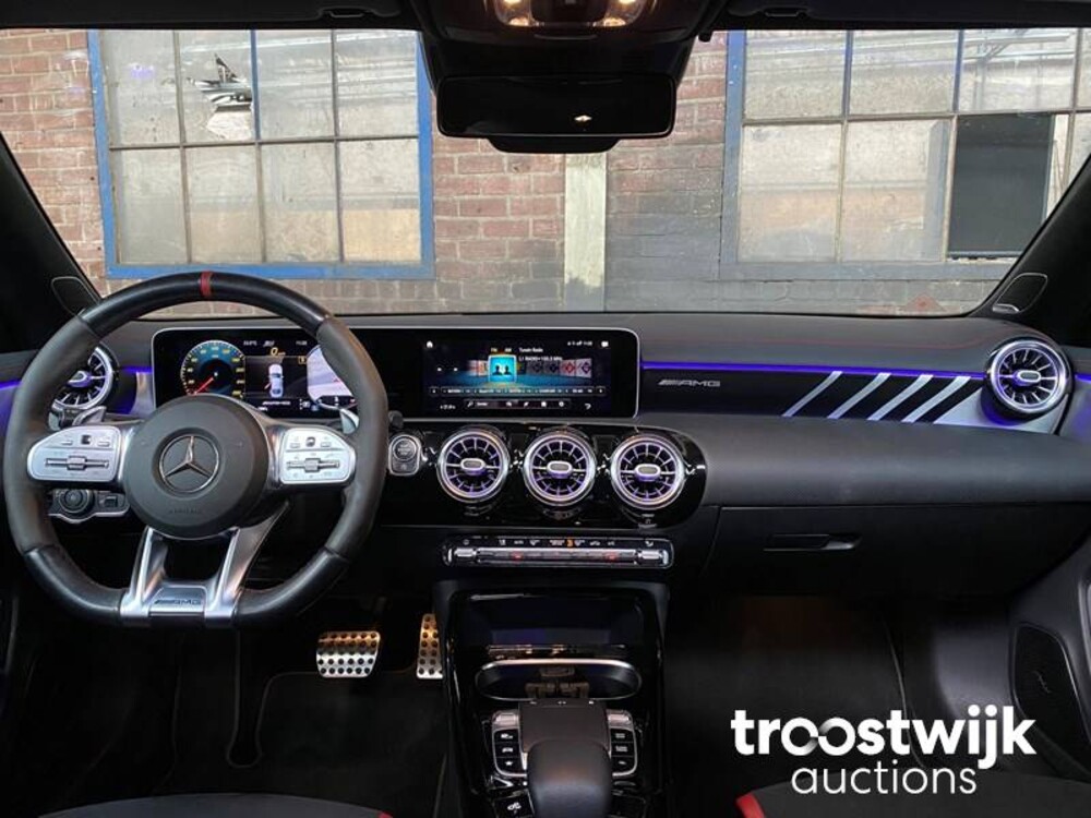 Mercedes-Benz CLA35 AMG 4Matic Premium Plus 306hp 2019, J-752-SH