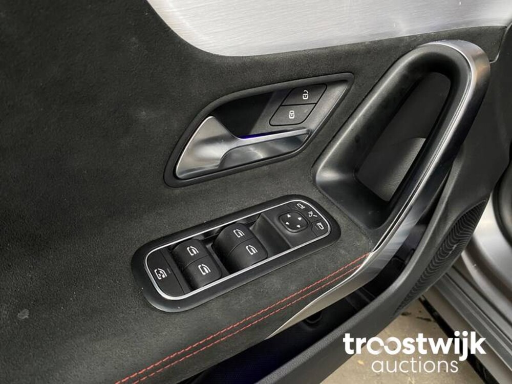 Mercedes-Benz CLA35 AMG 4Matic Premium Plus 306hp 2019, J-752-SH