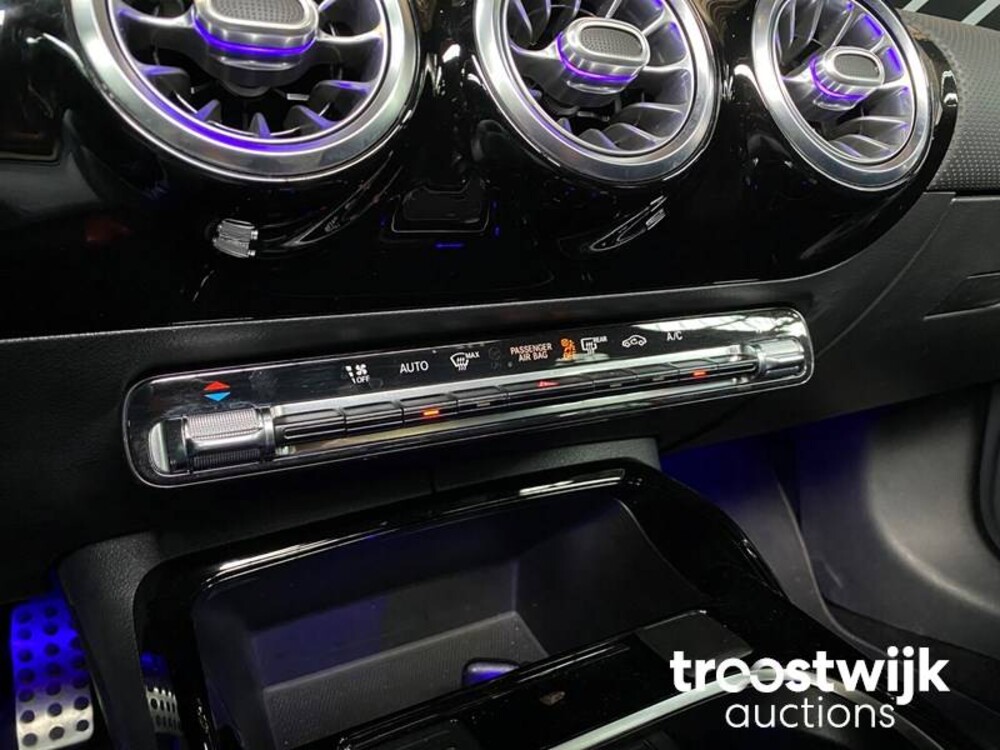 Mercedes-Benz CLA35 AMG 4Matic Premium Plus 306hp 2019, J-752-SH