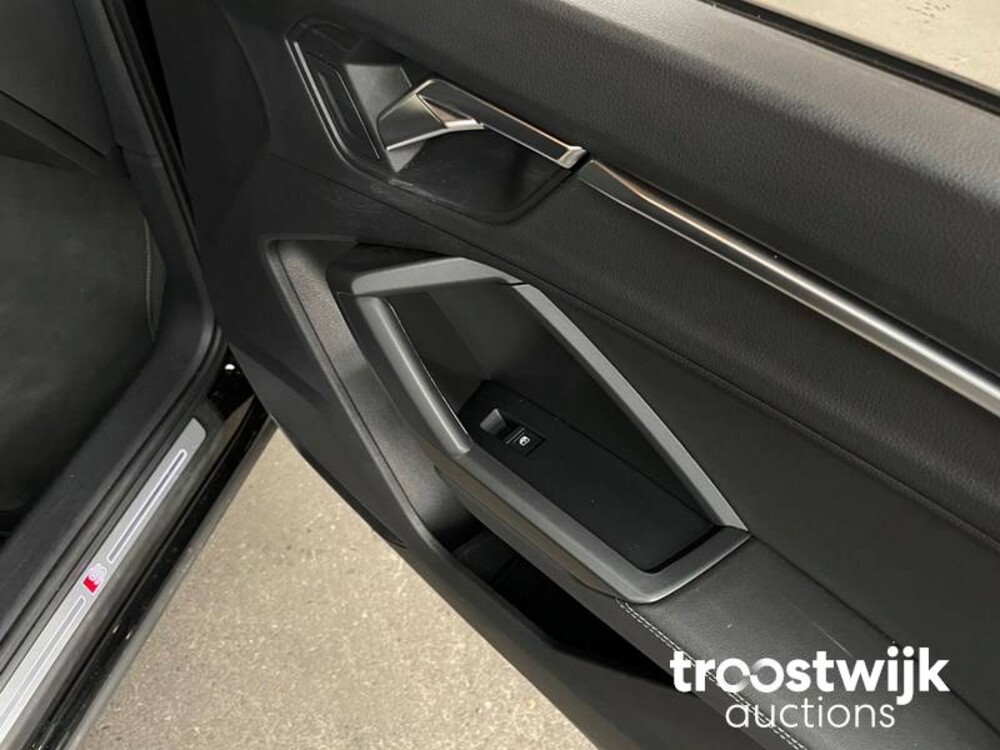 Audi Q3 S-Line 40TFSI Quattro 190pk 2019 -Orig. NL-, ZH-678-B