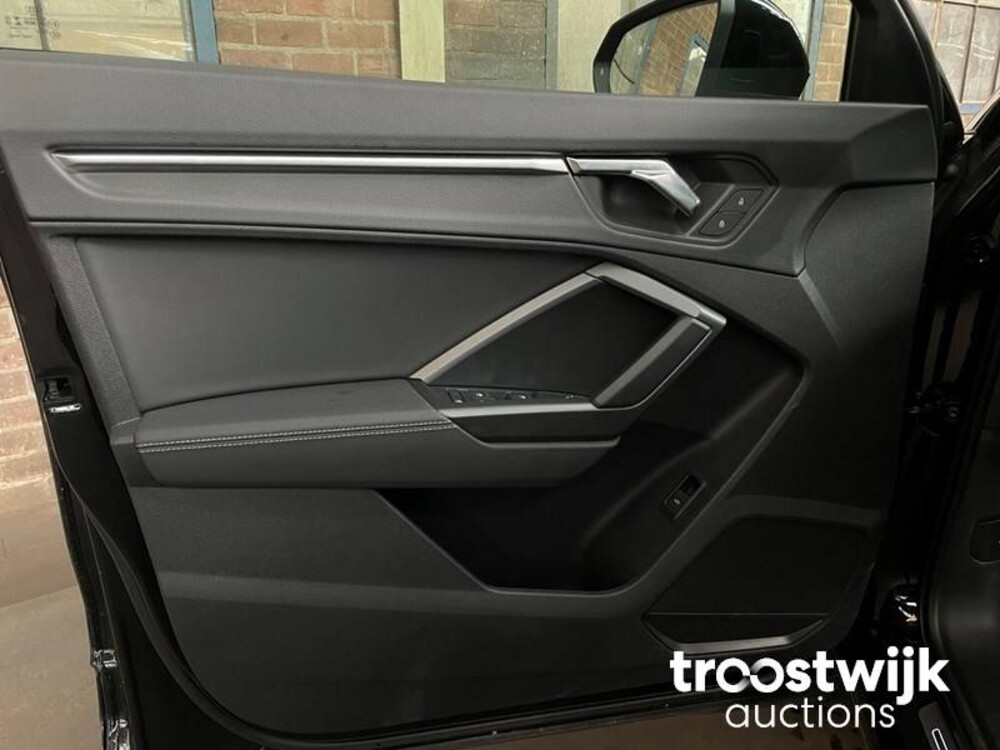 Audi Q3 S-Line 40TFSI Quattro 190pk 2019 -Orig. NL-, ZH-678-B