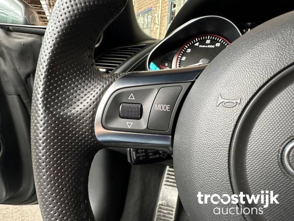 Audi R8 Spyder 5.2 V10 FSI FACELIFT Audi-Exclusive 525PS 2011 Cabriolet, 1-KXH-50