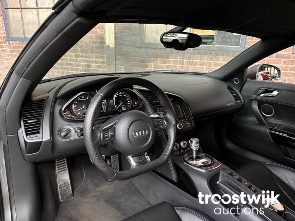 Audi R8 Spyder 5.2 V10 FSI FACELIFT Audi-Exclusive 525PS 2011 Cabriolet, 1-KXH-50