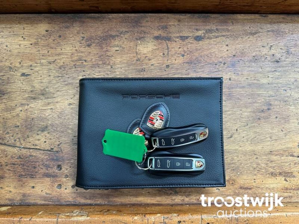 Porsche Taycan Turbo 84 kWh 625hp 2023 Sport-Chrono NEW WARRANTY -Orig. NL-, S-306-FB -Manufacturer's warranty-