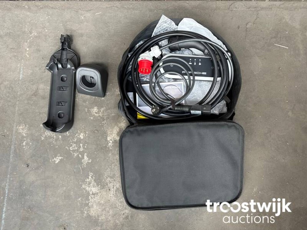 Porsche Taycan Turbo 84 kWh 625hp 2023 Sport-Chrono NEW WARRANTY -Orig. NL-, S-306-FB -Manufacturer's warranty-