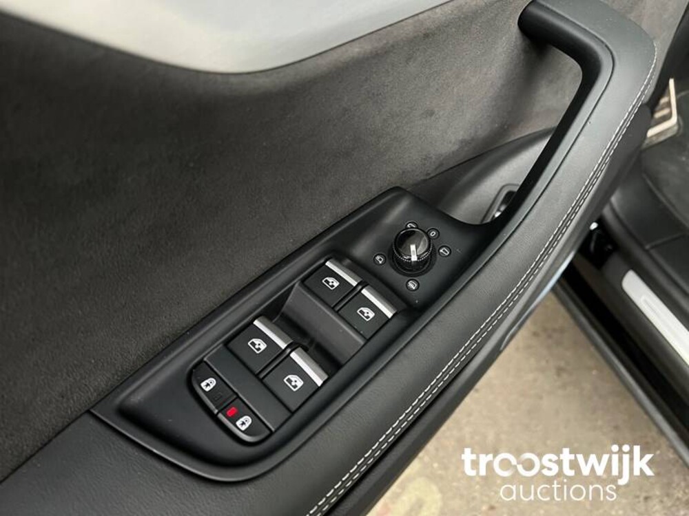 Audi Q8 60 TFSIe S-Line 3.0 Quattro  467hp 2022, T-001-HD