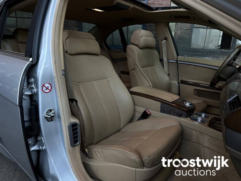 BMW 745i Executive E65 4.4 V8 333pk 2003 -Youngtimer-