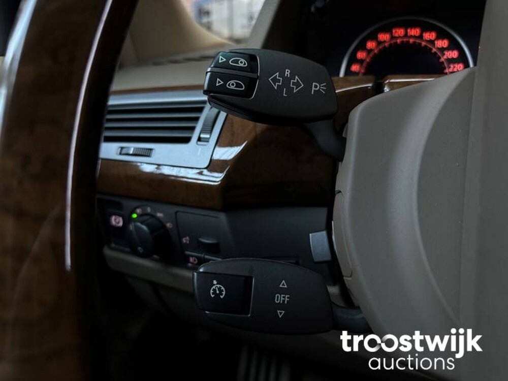 BMW 745i Executive E65 4.4 V8 333pk 2003 -Youngtimer-