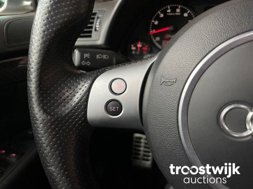 Audi RS4 4.2 V8 Quattro Sedan 420pk 2008