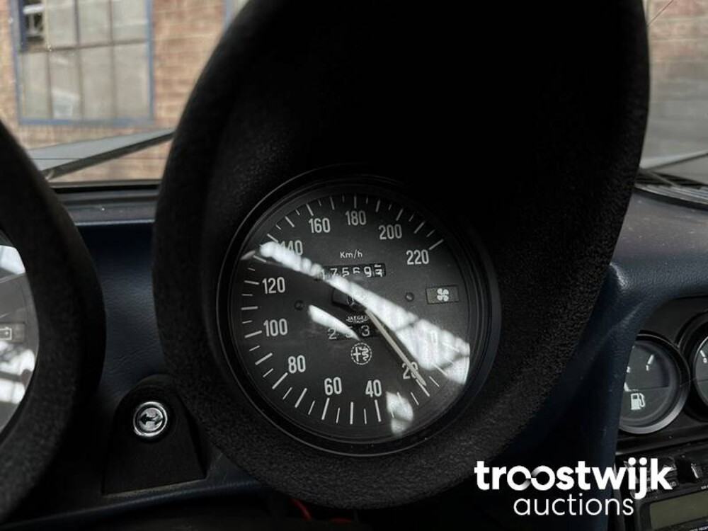 Alfa Romeo Spider 2.0 Veloce 128pk 1984, JD-XP-73