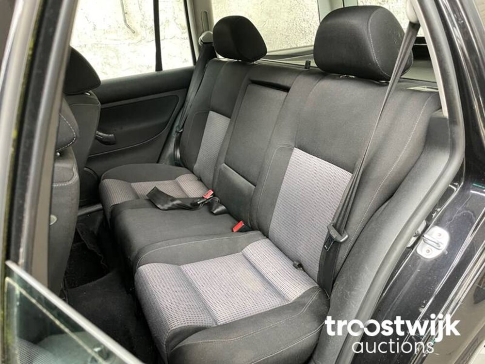 Volkswagen Golf Variant 2.0 Sportline 116pk 2002, -Orig.NL-, 37-JL-PF