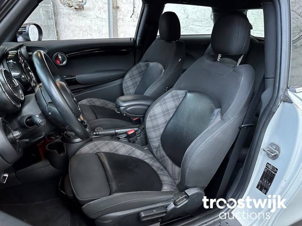 Mini Cooper Pepper 1.5 136pk 2015 -Orig. NL-, 6-ZPZ-63