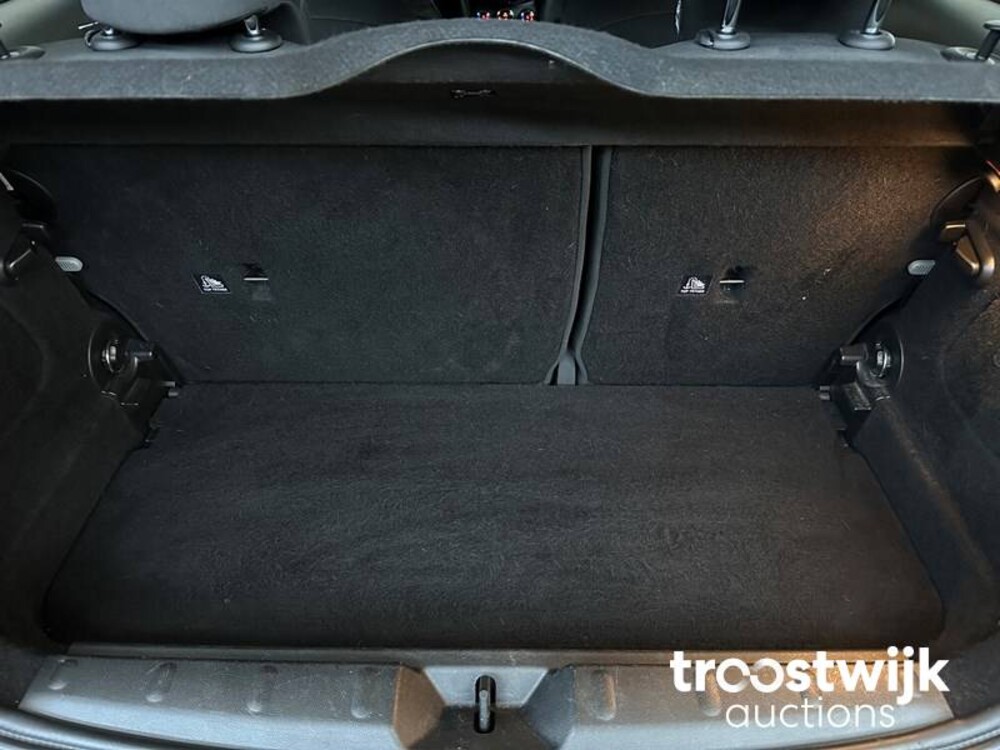 Mini Cooper Pepper 1.5 136pk 2015 -Orig. NL-, 6-ZPZ-63