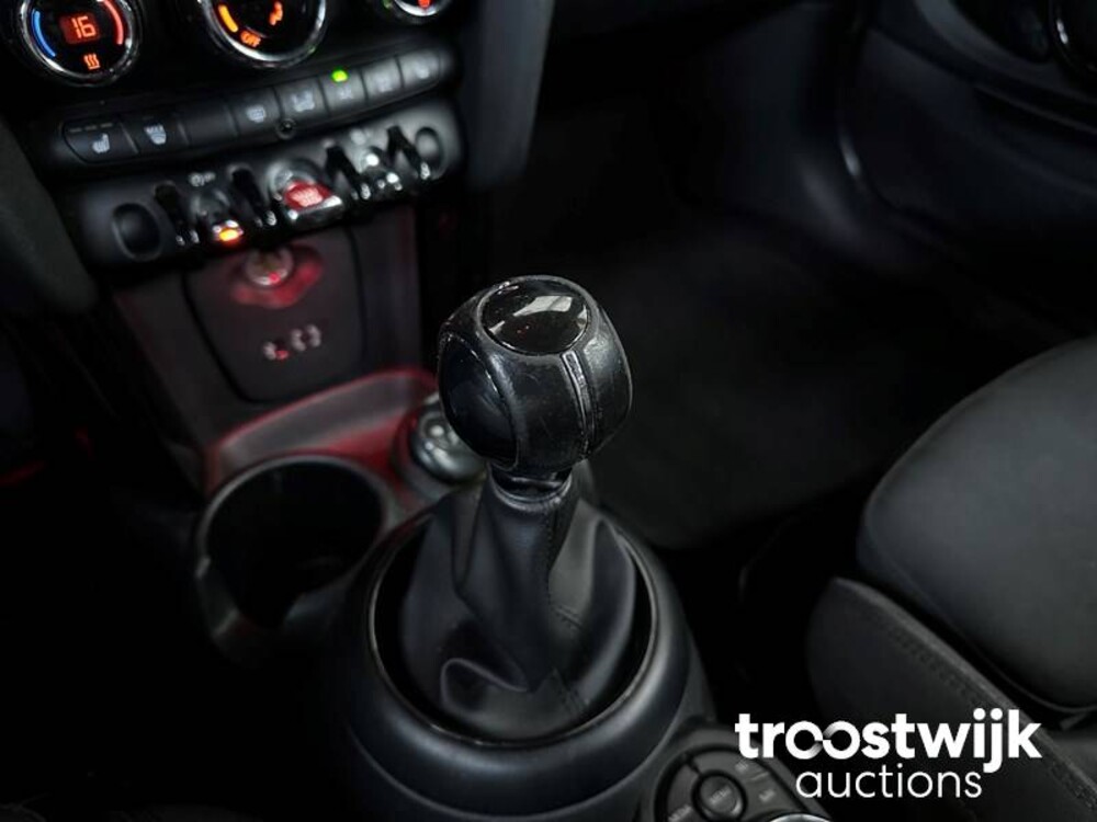 Mini Cooper Pepper 1.5 136pk 2015 -Orig. NL-, 6-ZPZ-63