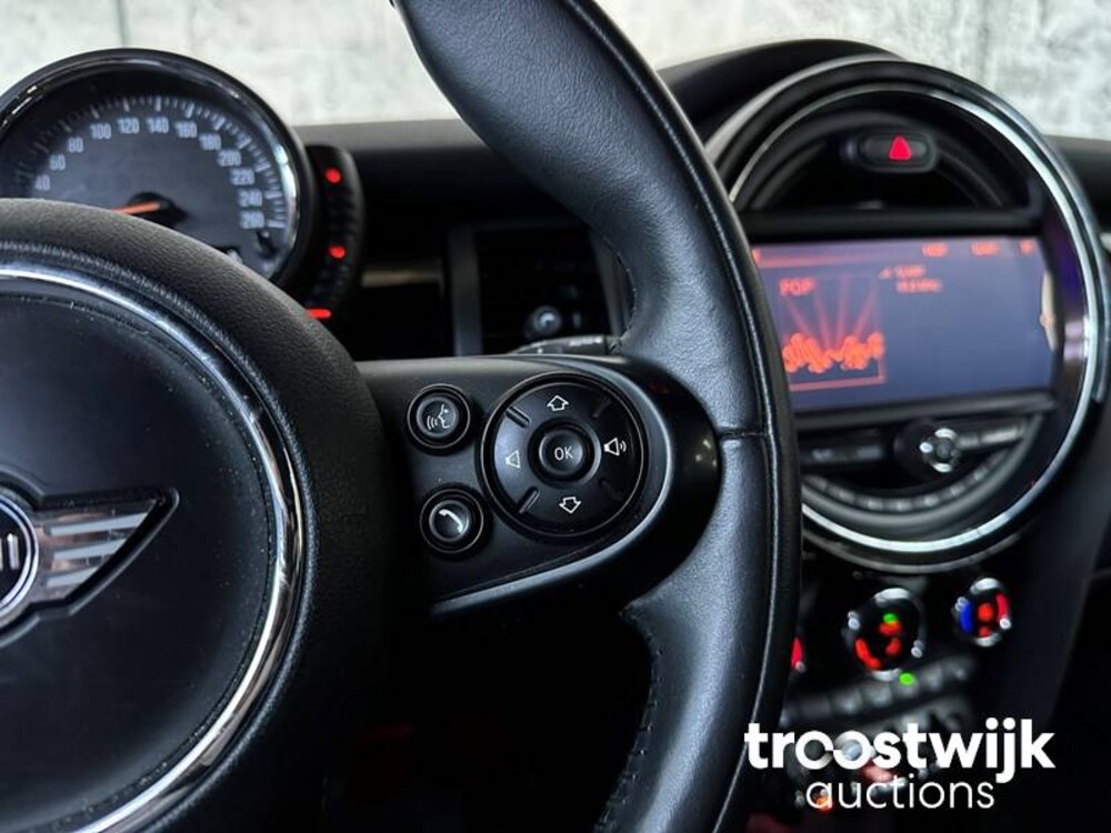 Mini Cooper Pepper 1.5 136pk 2015 -Orig. NL-, 6-ZPZ-63