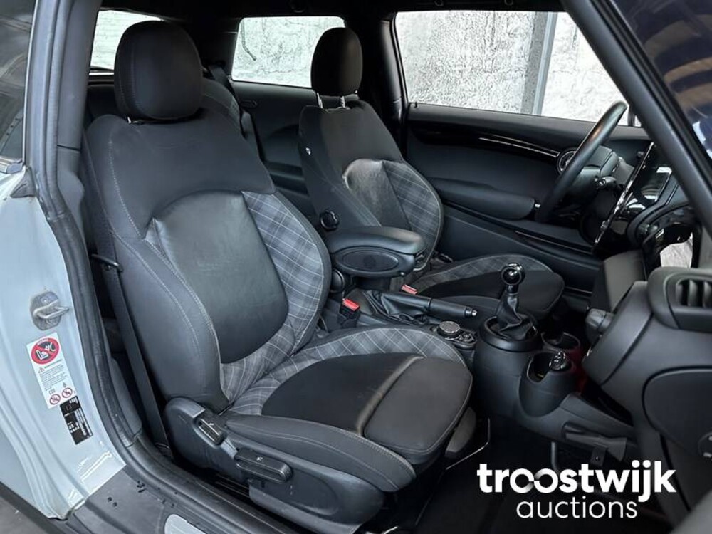 Mini Cooper Pepper 1.5 136pk 2015 -Orig. NL-, 6-ZPZ-63