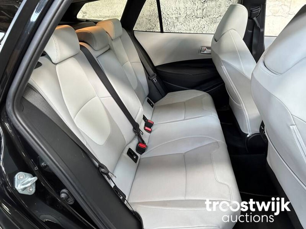 Toyota Corolla Touring Sports Hybrid Executive JBL 2.0 179pk 2019, T-061-LL