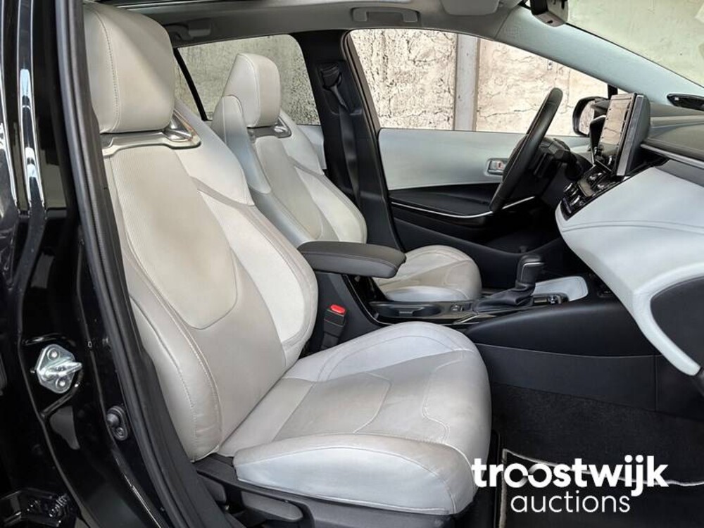 Toyota Corolla Touring Sports Hybrid Executive JBL 2.0 179pk 2019, T-061-LL