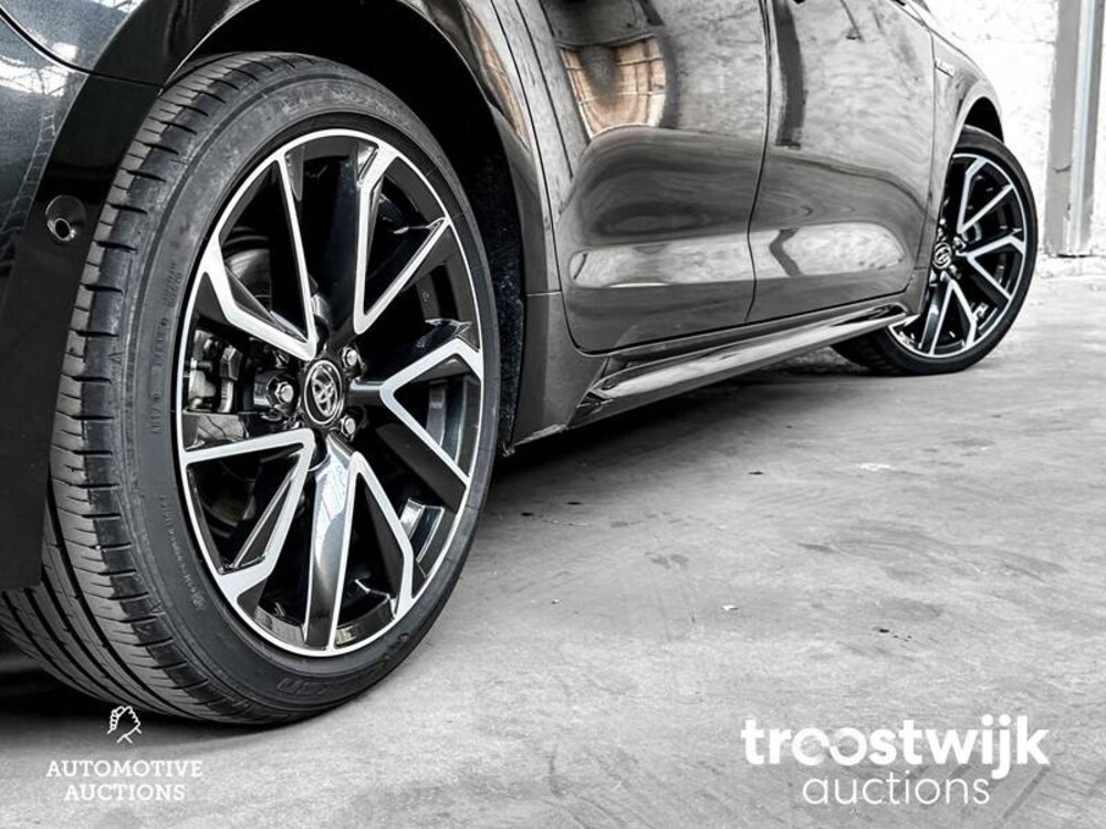 Toyota Corolla Touring Sports Hybrid Executive JBL 2.0 179pk 2019, T-061-LL