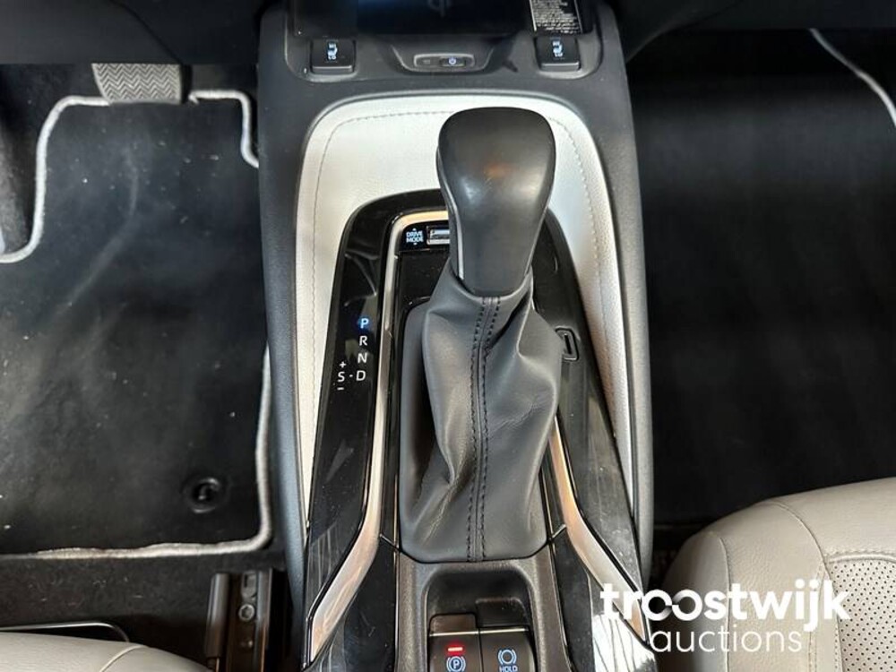 Toyota Corolla Touring Sports Hybrid Executive JBL 2.0 179pk 2019, T-061-LL