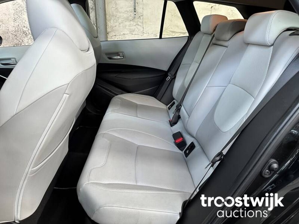 Toyota Corolla Touring Sports Hybrid Executive JBL 2.0 179pk 2019, T-061-LL