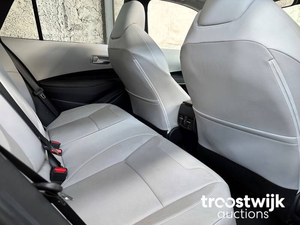 Toyota Corolla Touring Sports Hybrid Executive JBL 2.0 179pk 2019, T-061-LL