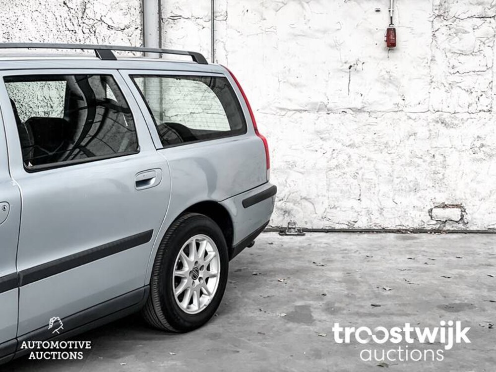 Volvo V70 Comfort Line 2.4 170pk 2001 -Orig. NL-, 49-HG-PV