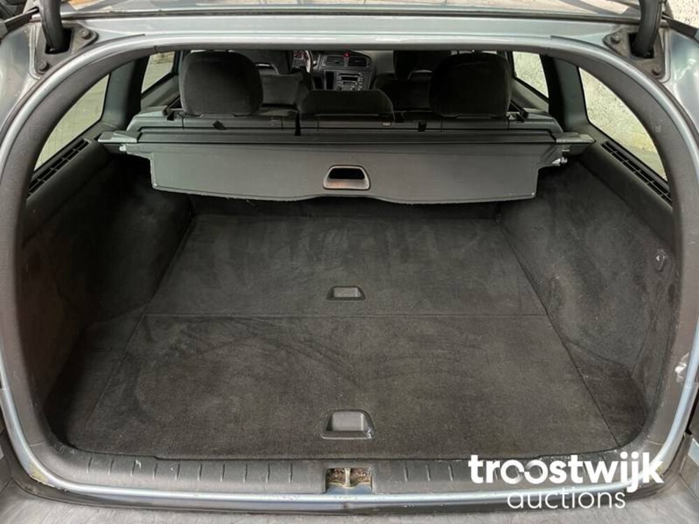 Volvo V70 Comfort Line 2.4 170pk 2001 -Orig. NL-, 49-HG-PV