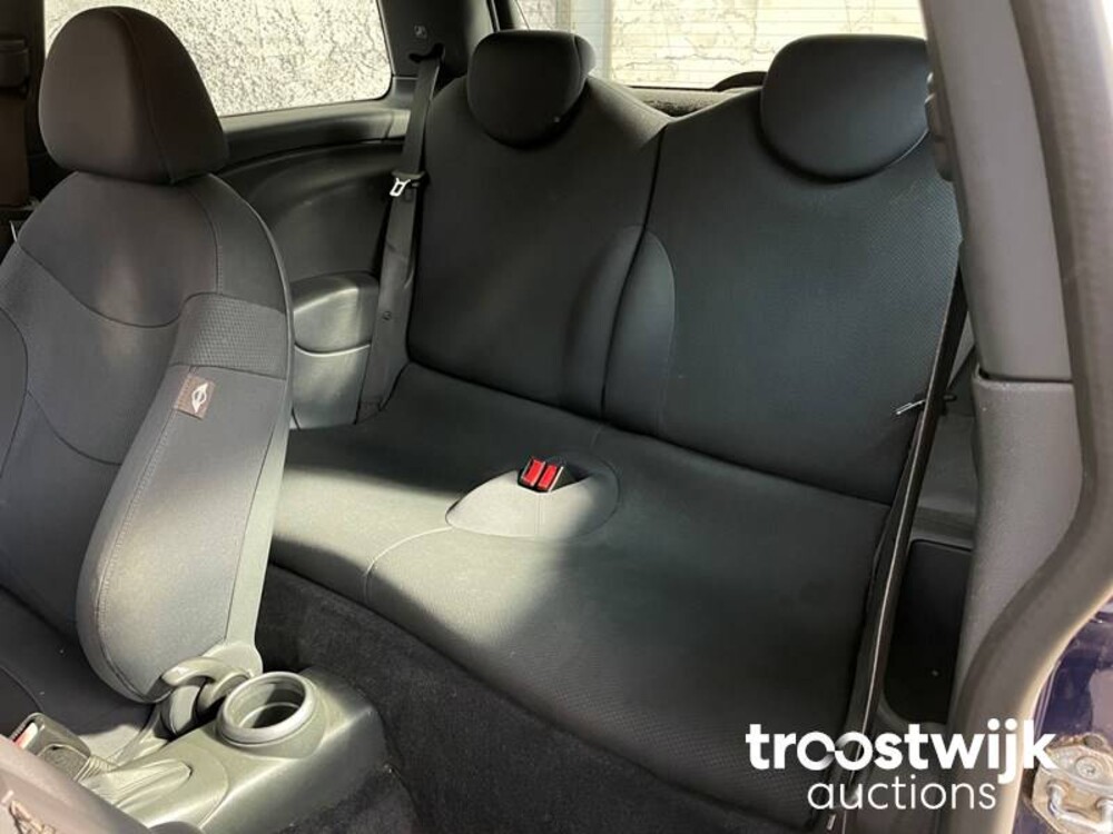 Mini Cooper 1.6 116pk 2005, 61-GZG-6