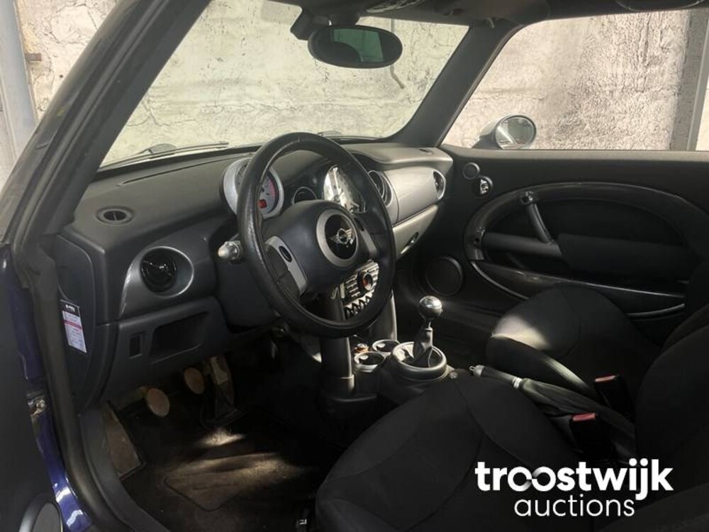 Mini Cooper 1.6 116pk 2005, 61-GZG-6
