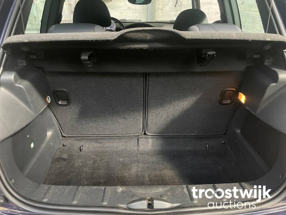 Mini Cooper 1.6 116pk 2005, 61-GZG-6